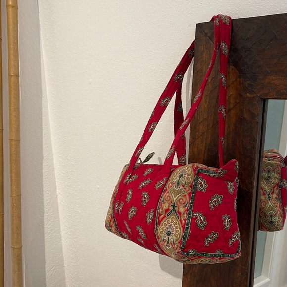 VINTAGE RETIRED Vera Bradley Cottagecore Red Paisley Mini Duffle Purse Bag - Picture 3 of 5